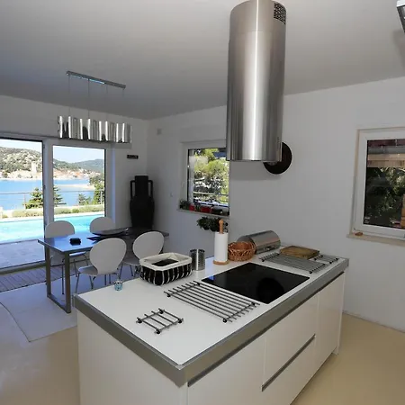 'white House' Luxury Seafront With Pool Tisno