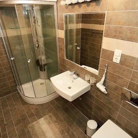 'white House' Luxury Seafront With Pool Apartment