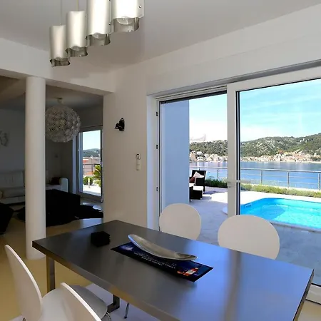 'white House' Luxury Seafront With Pool Tisno